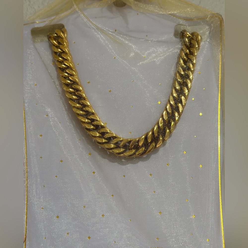 Chunky gold chain necklace. New in original packaging.